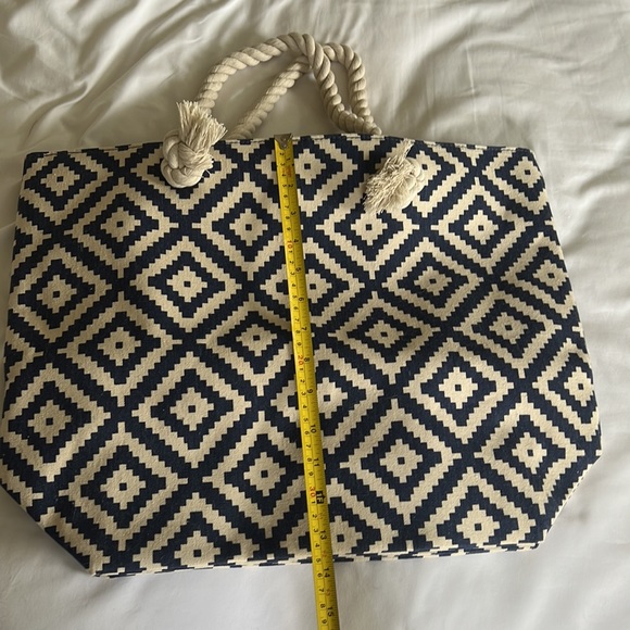 Summer and rose beach tote 💙🤍 - Picture 5 of 6